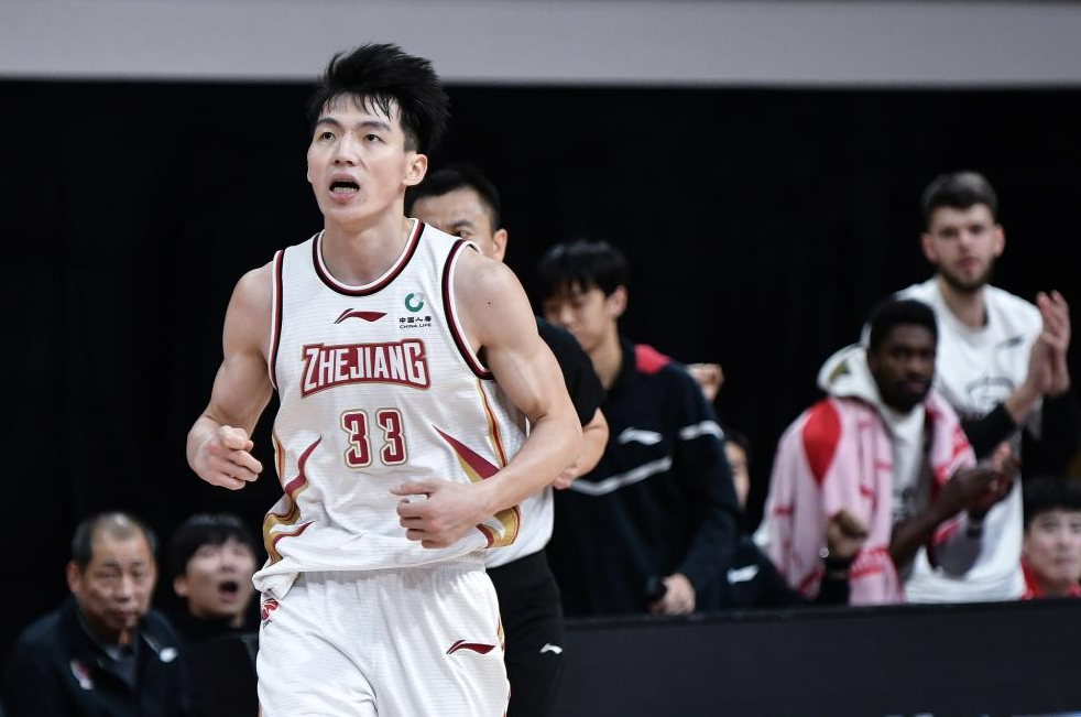 CBA战报：浙江105-98逆转青岛，吴前末节怒砍15分