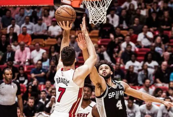 NBA新奥尔良鹈鹕vs犹他爵士直播，一场激烈对决，鹈鹕与爵士争夺胜利!